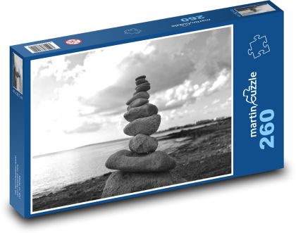 Kamene na pláži - more, čiernobiely - Puzzle 260 dielikov, rozmer 41x28,7 cm