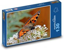 Motýľ sediaci na bielom kvete Puzzle 130 dielikov - 28,7 x 20 cm