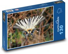 Výstružník s bielymi a čiernymi pruhmi, motýľ Puzzle 130 dielikov - 28,7 x 20 cm