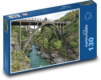 Most w krajobrazie Nowej Zelandii - Puzzle 130 elementów, rozmiar 28,7x20 cm