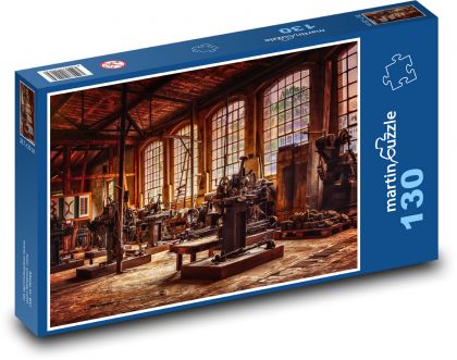 Verlassene Fabrik mit Produktionsmaschinen - Puzzle - 130 Teile