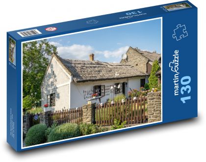 Dach kryty strzechą - Węgry, dom - Puzzle 130 elementów, rozmiar 28,7x20 cm