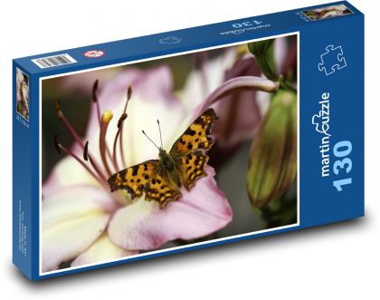 Motýľ na kvetine - ľalia, makro - Puzzle 130 dielikov, rozmer 28,7x20 cm 