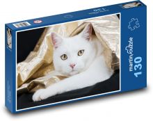 Biały kot - uroczy, świąteczny Puzzle 130 elementów - 28,7x20 cm