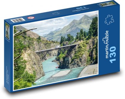 Most - rzeka, wieś - Puzzle 130 elementów, rozmiar 28,7x20 cm
