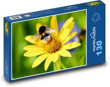 Čmeliak na žltom kvete Puzzle 130 dielikov - 28,7 x 20 cm 