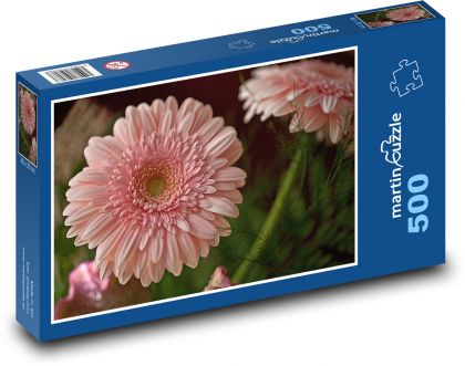 Różowa gerbera - kwiat - Puzzle 500 elementów, rozmiar 46x30 cm