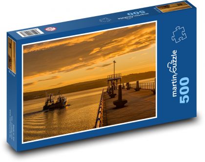 Rybářská loď kotvící u mola - puzzle 500 dílků