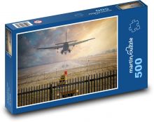 Lietadlo nad vzletovou a pristávacou drá Puzzle 500 dielikov - 46 x 30 cm 