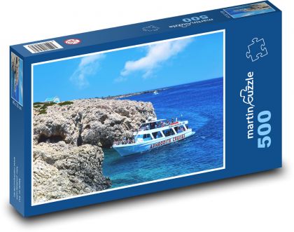 Łódź na wybrzeżu - morze, skały - Puzzle 500 elementów, rozmiar 46x30 cm