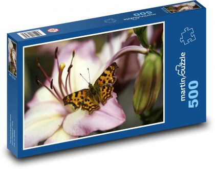 Motyl na kwiatku - lilia, makro - Puzzle 500 elementów, rozmiar 46x30 cm