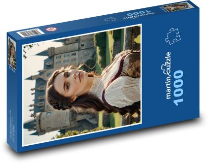 Žena u viktoriánského hradu - puzzle 1000 dílků
