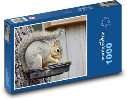 Feeding squirrel - Puzzle 1000 pieces, size 60x46 cm 