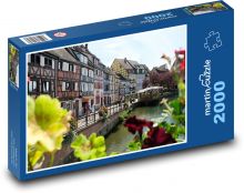 Kanál pretekajúci medzi domami Puzzle 2000 dielikov - 90 x 60 cm