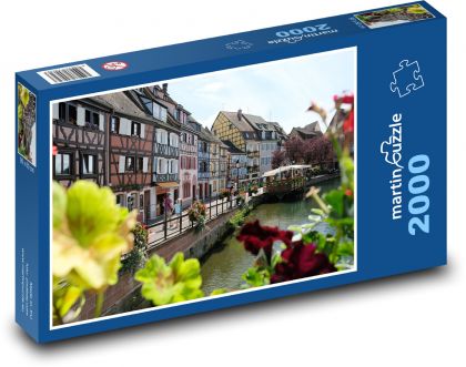 Kanal, der zwischen Häusern fließt - Puzzle - 2000 Teile