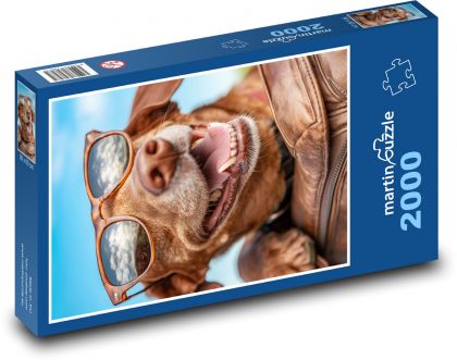 Vysmátý pes s brýlemi - puzzle 2000 dílků