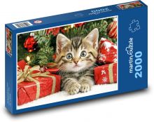 Malá kočka s vánočními dárky Puzzle 2000 dílků - 90 x 60 cm
