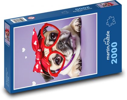 Mops z czerwonymi goglami i serduszkami - Puzzle 2000 elementów, rozmiar 90x60 cm