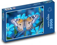Motýl na modrých květech Puzzle 2000 - 90x60 cm