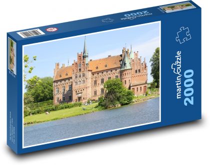 Zamek Egeskov w Danii - Puzzle 2000 elementów, rozmiar 90x60 cm