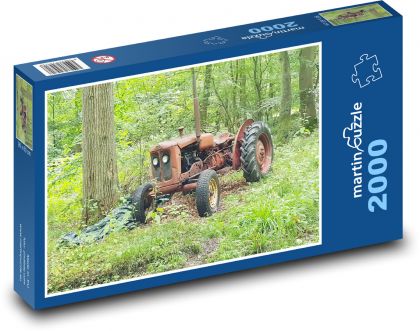 Starý traktor v lese - Puzzle 2000 dielikov, rozmer 90x60 cm 