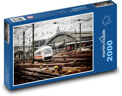 Vlak na stanicu - Puzzle 2000 dielikov, rozmer 90x60 cm 