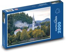 Słowenia - kościół, jezioro Puzzle 2000 elementów - 90x60 cm