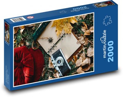 Aparat w notebooku - Puzzle 2000 elementów, rozmiar 90x60 cm