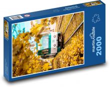 Tramvaj v podzimním odpoledni Puzzle 2000 dílků - 90 x 60 cm