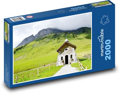 Horská kaplnka pod oblakmi - Puzzle 2000 dielikov, rozmer 90x60 cm 