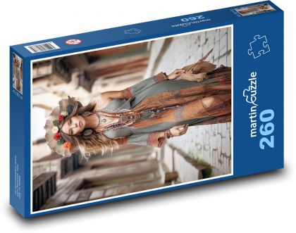 Žena v klobúku na ulici - Puzzle 260 dielikov, rozmer 41x28,7 cm