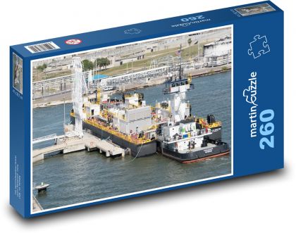 Nákladní loď v přístavu - puzzle 260 dílků