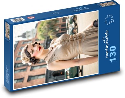 Žena v retro oblečení - Puzzle 130 dílků, rozměr 28,7x20 cm