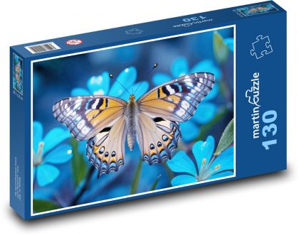 Motýl na modrých květech - puzzle 130 dílků