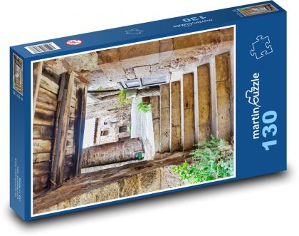 Cobblestone Street - Puzzle 130 pieces, size 28.7x20 cm 