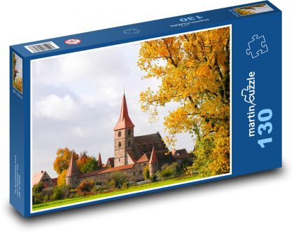 Kościół w jesiennym pejzażu - Puzzle 130 elementów, rozmiar 28,7x20 cm