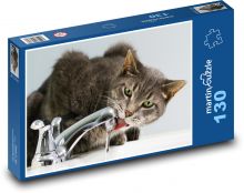 Kočka pije vodu Puzzle 130 - 28,7x20 cm