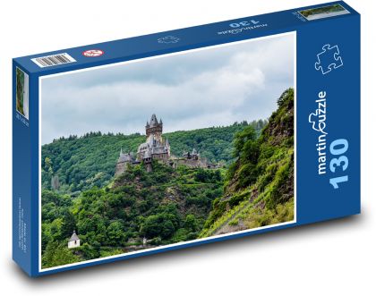 Hrad týčiaci sa nad zalesnenou dolinou - Puzzle 130 dielikov, rozmer 28,7x20 cm 