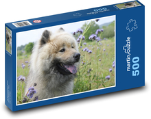 Eurázijskejší pes v kvetoch Puzzle 500 dielikov - 46 x 30 cm 