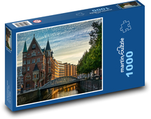 Zabytkowy murowany dom nad kanałem w Hamburgu Puzzle 1000 elementów - 60x46 cm