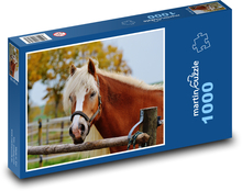 Hnedý kôň pri ohrade Puzzle 1000 dielikov - 60 x 46 cm 