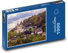 Malebný kláštor v jesennej krajine Puzzle 1000 dielikov - 60 x 46 cm