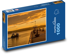 Łódź rybacka zacumowana przy molo Puzzle 1000 elementów - 60x46 cm