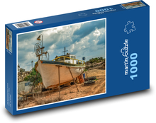 Łódź rybacka na lądzie Puzzle 1000 elementów - 60x46 cm