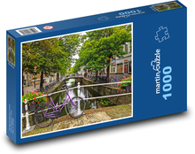 Kolo u zábradlí v Holandsku Puzzle 1000 dílků - 60 x 46 cm