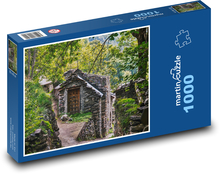 Kamenný dom v lese Puzzle 1000 dielikov - 60 x 46 cm