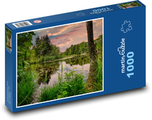 Prírodný rybník uprostred lesa Puzzle 1000 dielikov - 60 x 46 cm 
