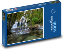 Kaskádový vodopád v lese Puzzle 1000 dielikov - 60 x 46 cm 