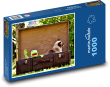 Mačka, kufor, žaba Puzzle 1000 dielikov - 60 x 46 cm
