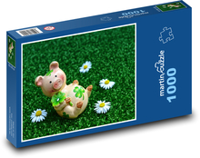 Prosięta z czterolistną koniczyną na trawie Puzzle 1000 elementów - 60x46 cm